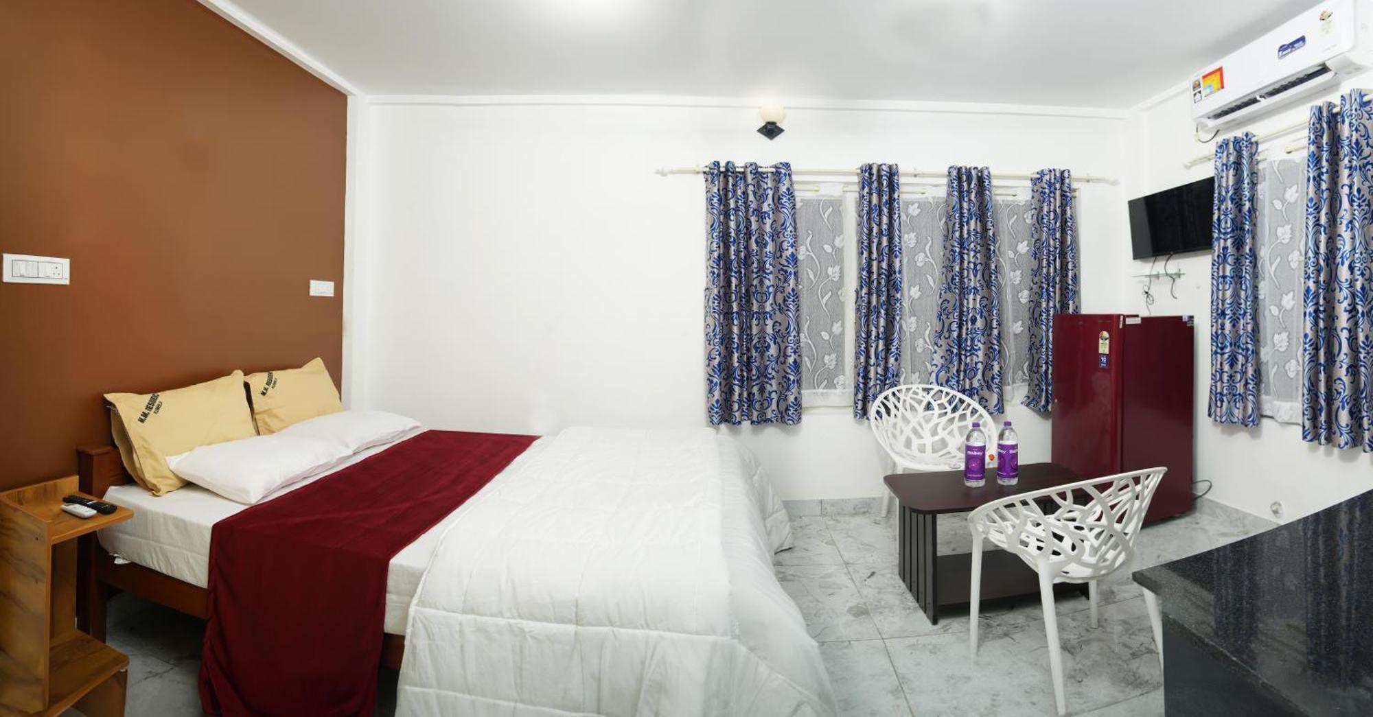 M M Residency Hotel Kochi Exterior photo