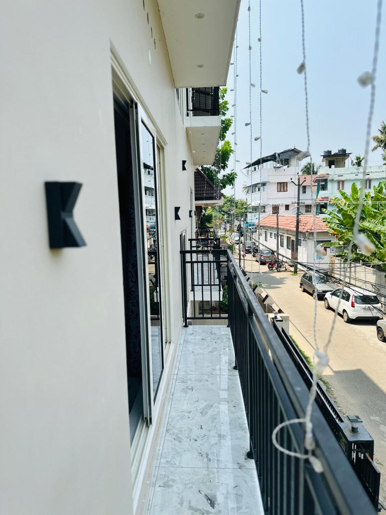 M M Residency Hotel Kochi Exterior photo